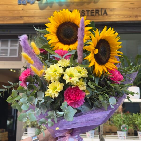 ramo amarillod e girasoles claveles y margaritas