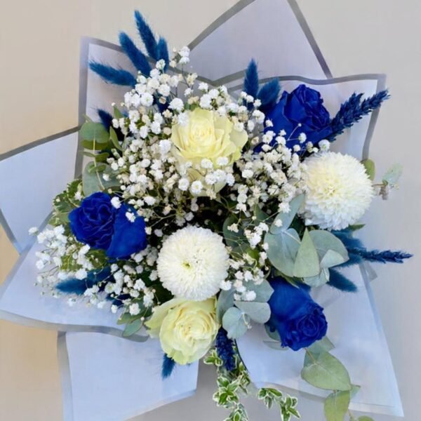 Ramo de Rosas Azules y Blancas